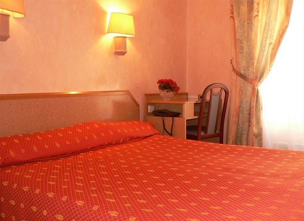 Leonard De Vinci Hotel
