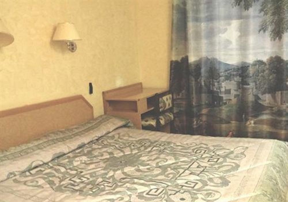 Leonard De Vinci Hotel 2*